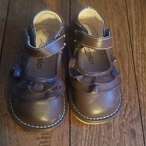Laniecakes brown ruffle mary Jane's size 8